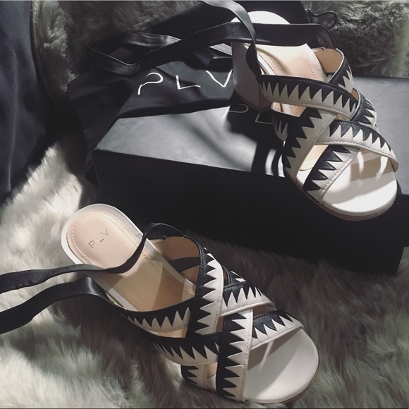 new PLV leather heel sandals - Picture 2 of 8